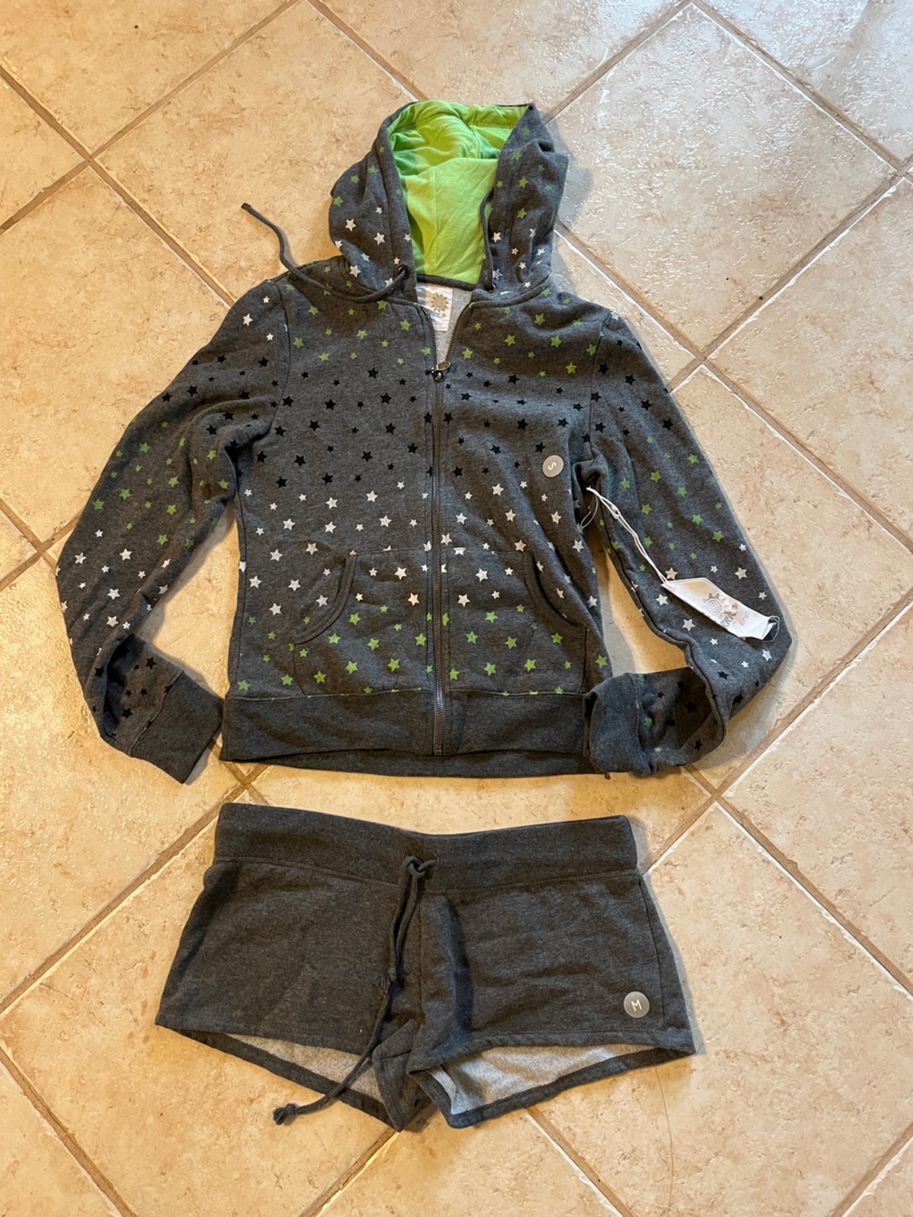 New Kirra brand zip up star hoodie size small w/matching solid shorts size Med